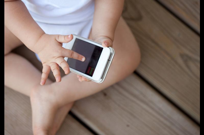 Usar el celular en edades tempranas afecta el desarrollo del lenguaje