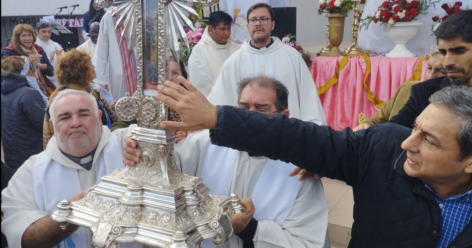 Silva Neder- Acompantildeamos esta multitudinaria expresioacuten de fe santiaguentildea