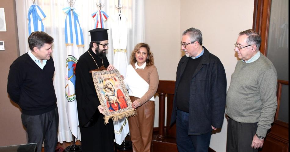 Fuentes recibioacute en el Saloacuten de Acuerdos al arzobispo de la Iglesia Catoacutelica Ortodoxa