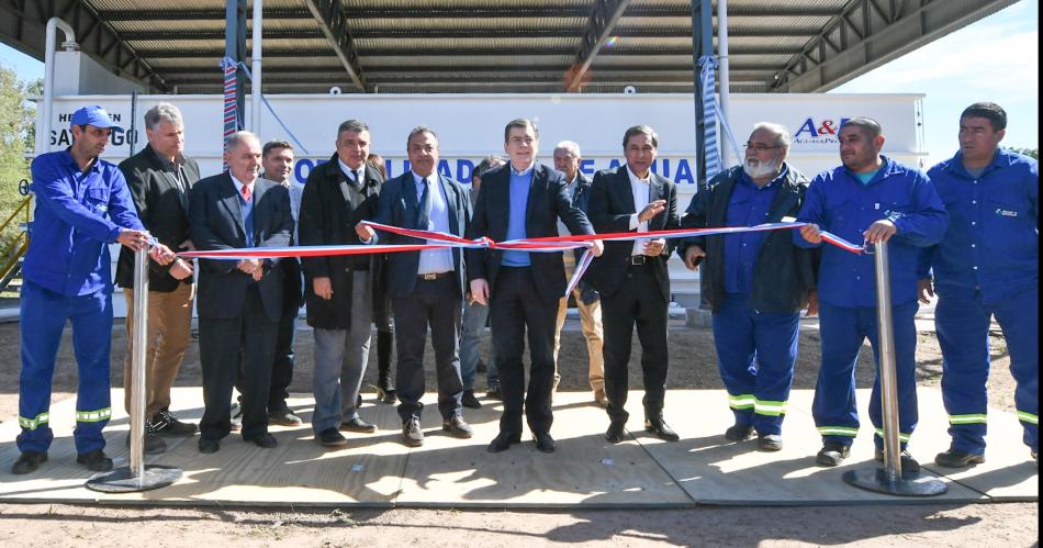 Zamora entregoacute viviendas e inauguroacute y una obra que garantiza el suministro de agua en Tintina