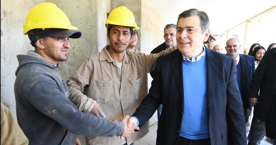 Zamora entregoacute viviendas e inauguroacute y una obra que garantiza el suministro de agua en Tintina