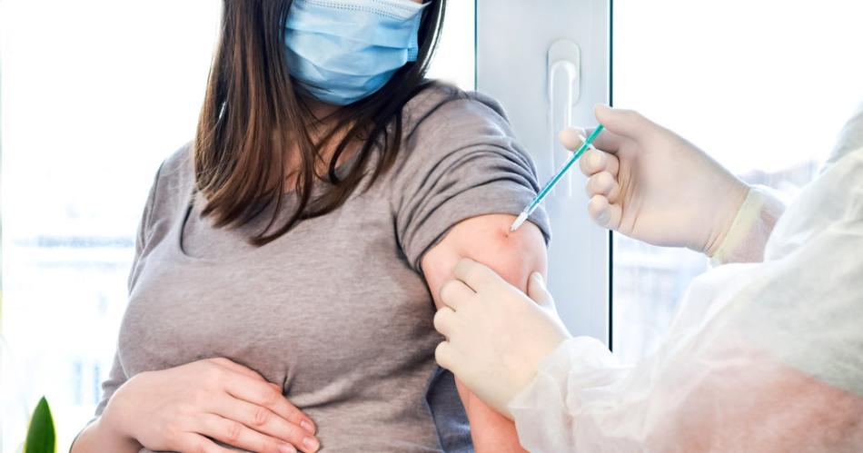 Piden a las embarazadas recibir la vacuna contra el VSR