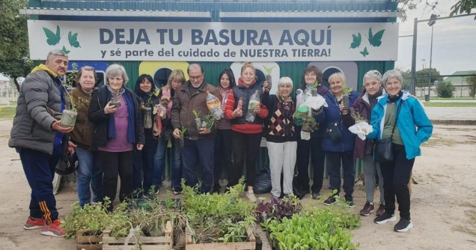 En Las Termas vecinos y turistas cambiaron reciclables por plantines