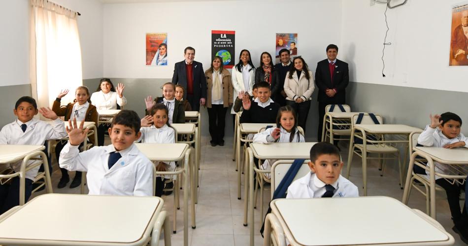 Zamora inauguroacute obras en una escuela un nuevo jardiacuten de infantes y entregoacute 21 viviendas en Quebrachos