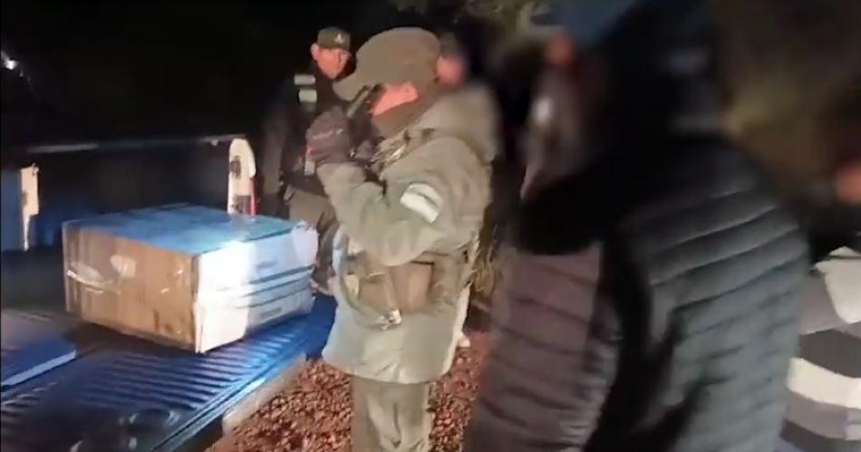 Gendarmes interceptaron a un colega con 300 kilos de cocaiacutena