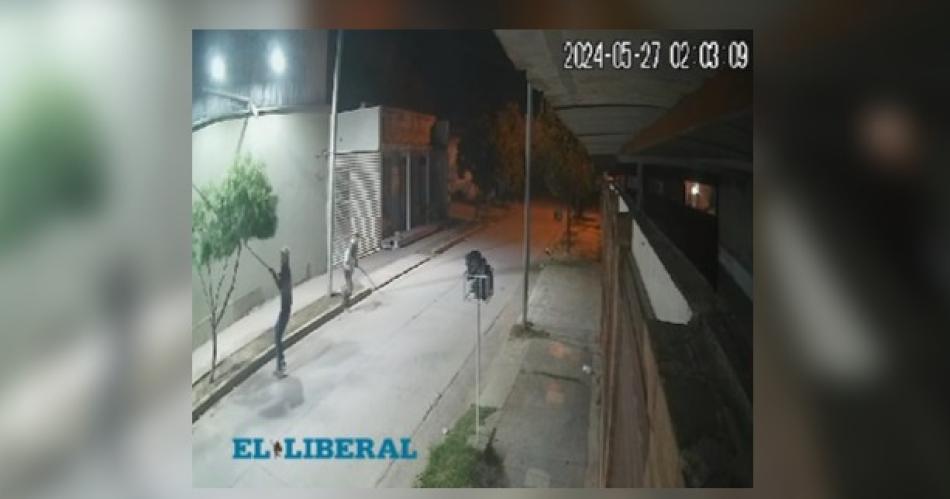 VIDEO  En minutos y con total impunidad los robacables volvieron al ruedo en el Bdeg Almirante Brown