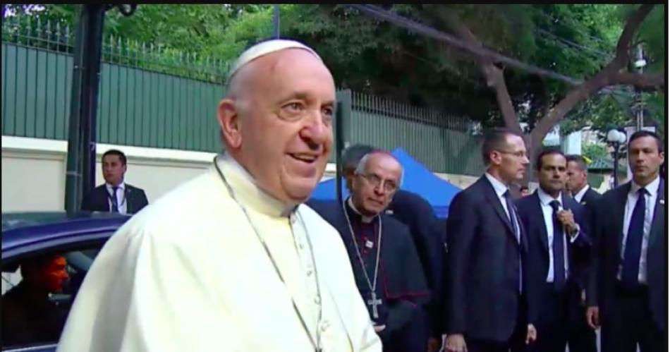 El Papa Francisco tuvo que disculparse tras utilizar la palabra mariconeo en una reunioacuten