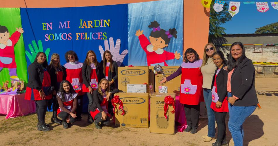 El jardiacuten de infantes Florcitas de Pampa de los Guanacos festejoacute sus 31 antildeos