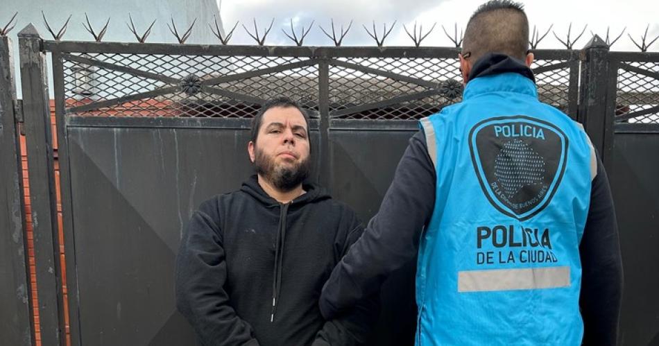 Detuvieron a Abel Guzmaacuten proacutefugo por el asesinato de un peluquero en Recoleta