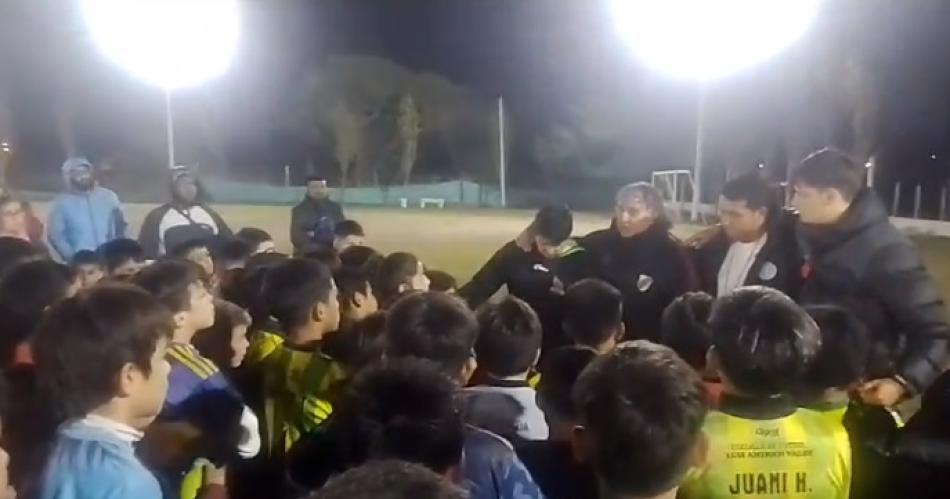 Conmovedor mensaje del Loco Valoy a los chicos de su escuela de fuacutetbol