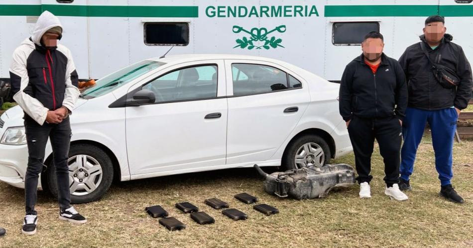 Gendarmeriacutea secuestroacute 8 kilos de marihuana que estaban escondidos en el tanque de un auto