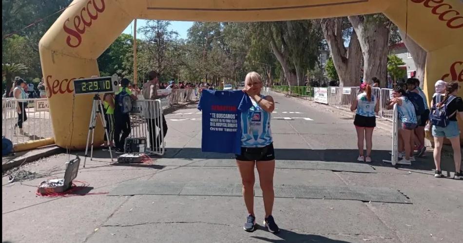 Paula Salto la atleta santiaguentildea que corre maratones para hallar a su hijo dado en adopcioacuten