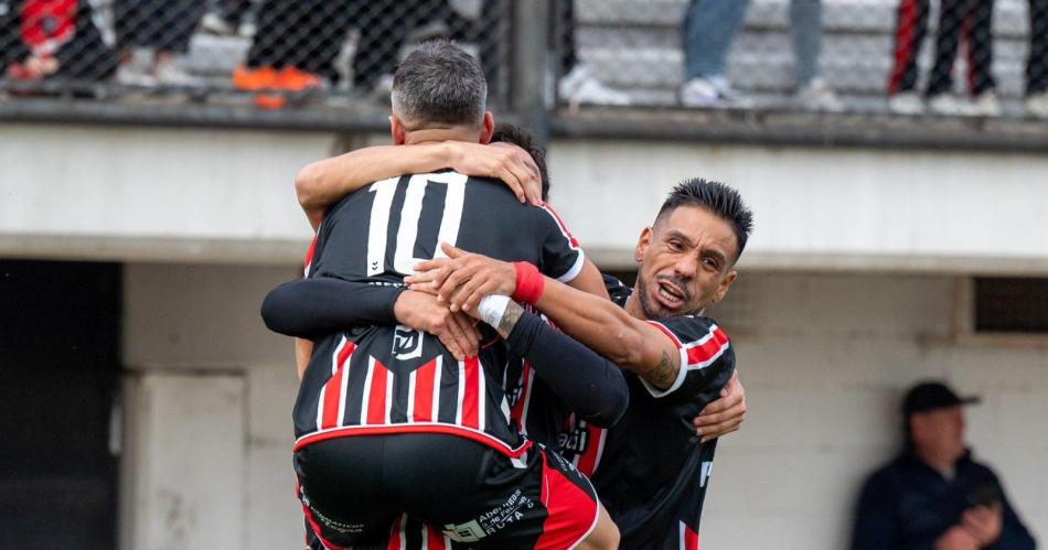 Chacarita le puso fin al invicto de Vaacutezquez en Guumlemes