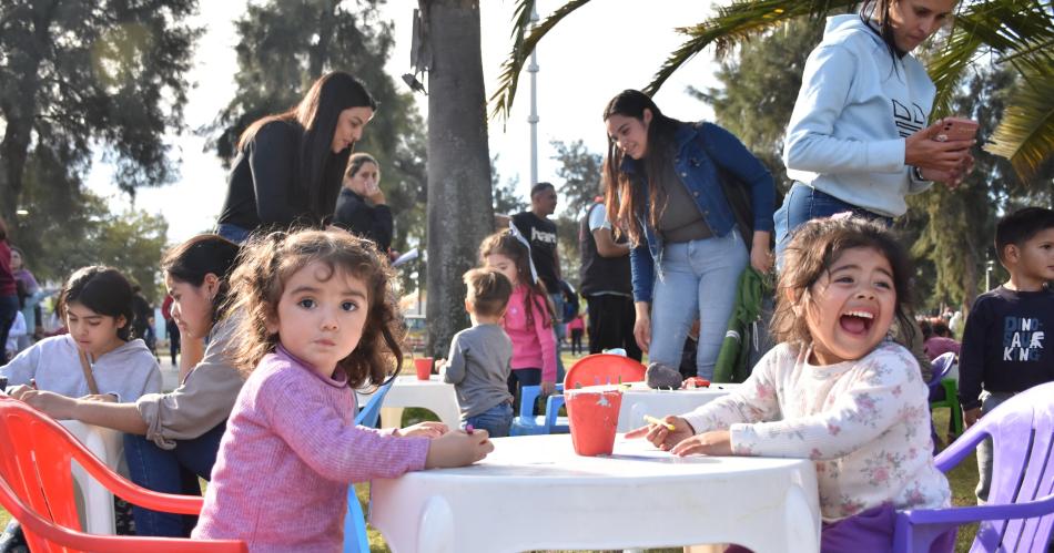 Nintildeos y nintildeas festejaron el Diacutea Internacional del juego en el Parque Sur