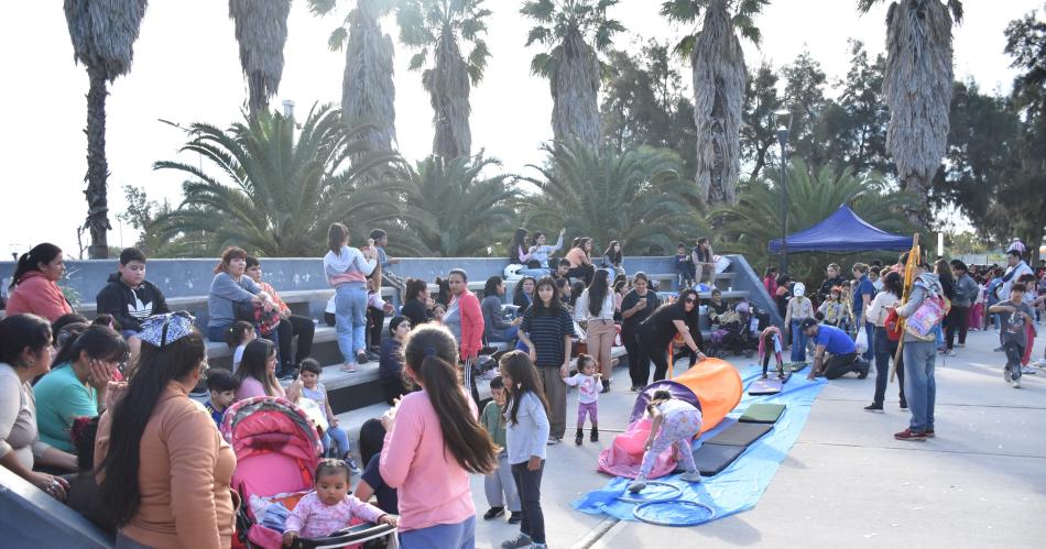 Nintildeos y nintildeas festejaron el Diacutea Internacional del juego en el Parque Sur