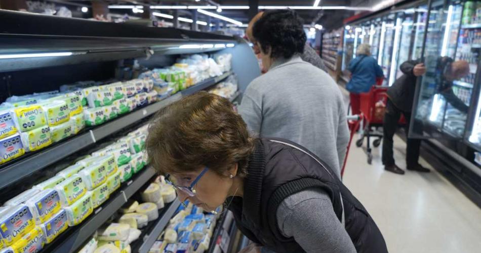 Por la inflacioacuten y la recesioacuten se produjo un derrumbe en la venta de los alimentos y las bebidas