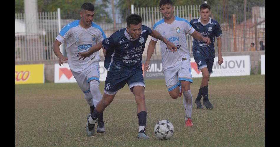 Sarmiento cayoacute por goleada ante Central Argentino en el claacutesico de La Banda