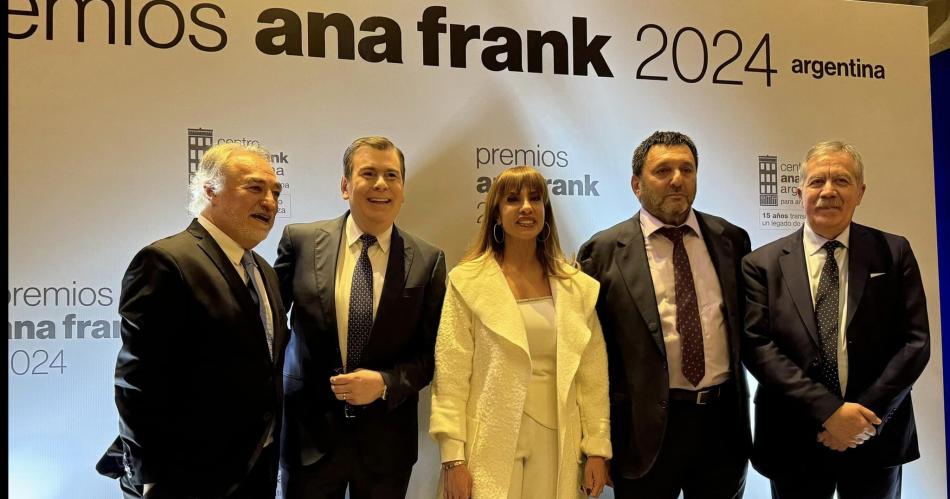 El gobernador Zamora presente la ceremonia de entrega de premios Ana Frank