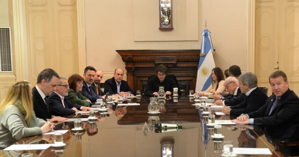 Nueva reunioacuten de gabinete de Milei con indirectas a la Ley de Bases