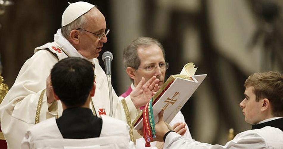 Los sacerdotes hablan mucho dijo el Papa Francisco y pidioacute acortar las homiliacuteas