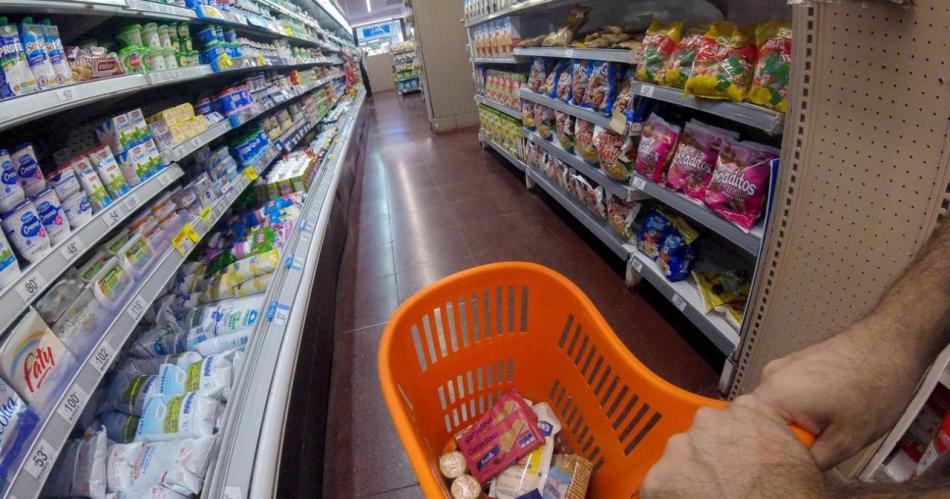 El consumo masivo en supermercados retrocedioacute un 145-en-porciento- interanualmente