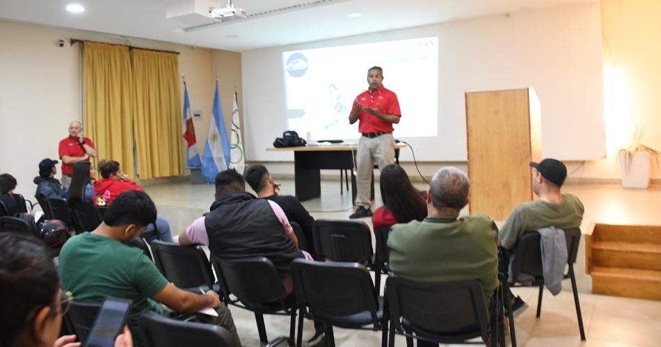 Exitosa jornada de capacitacioacuten de arbitraje y reglamentacioacuten de soacuteftbol