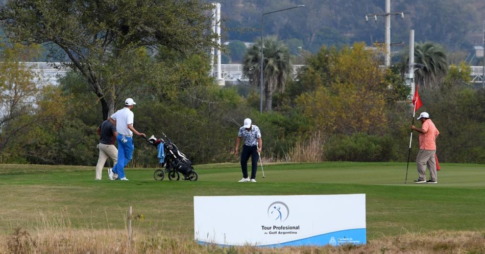 Se jugoacute la segunda jornada del XII abierto de golf de Termas de Rio Hondo