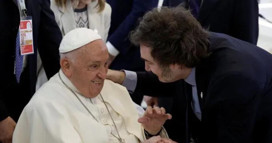 VIDEO  Asiacute fue el encuentro de Javier Milei con el Papa Francisco en el G7