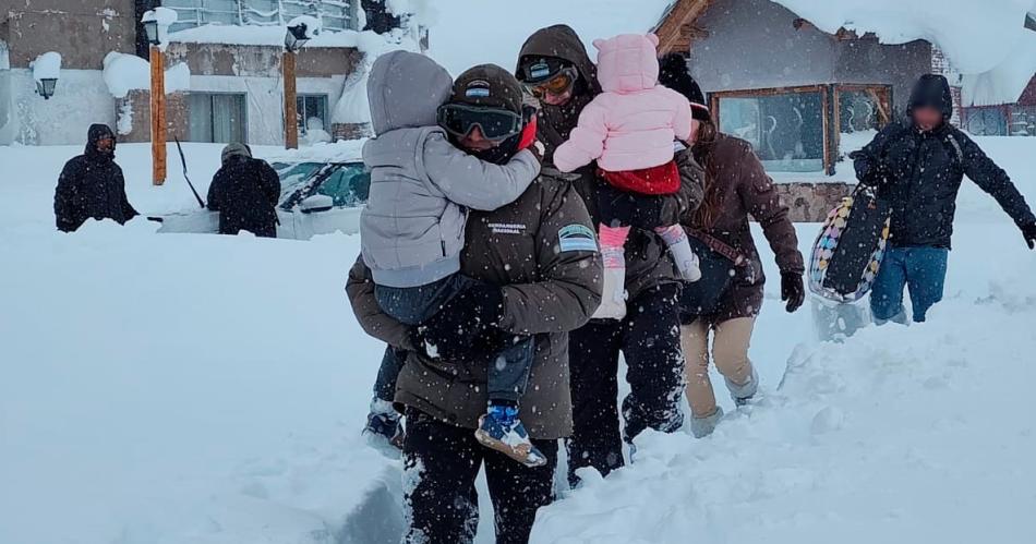 Temporal en Mendoza dejoacute familias varadas en la nieve