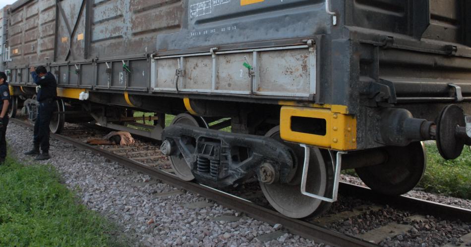 Tragedia en Gramilla- un tren carguero arrolloacute a un hombre que se habiacutea recostado en las viacuteas