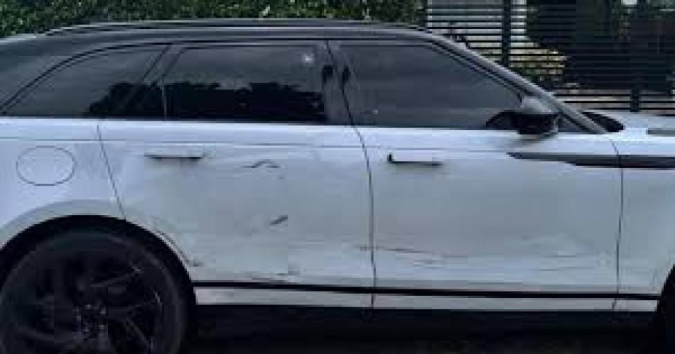Balearon el auto de un ex jugador de Boca en un intento de robo