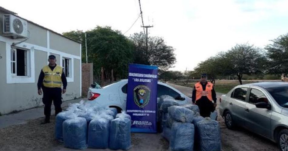Secuestran casi 600 kilos de hojas de coca que trasladaban en dos autos particulares