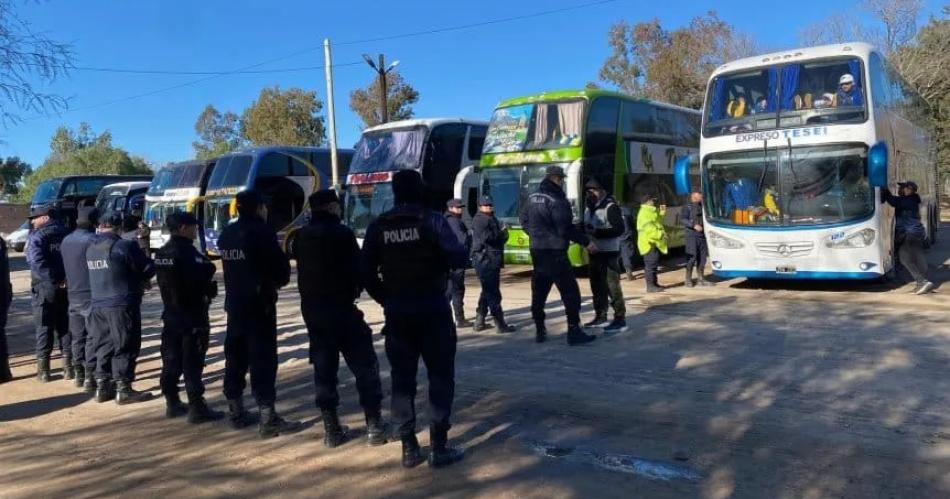 Barras de Almirante Brown armadas hasta los dientes para el partido ante Boca