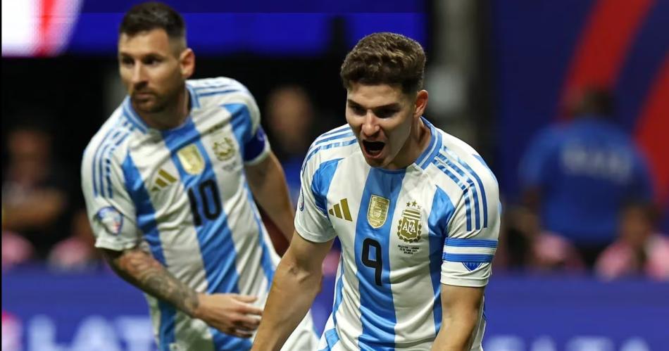 Lionel Messi y Juliaacuten Aacutelvarez las figuras del partido