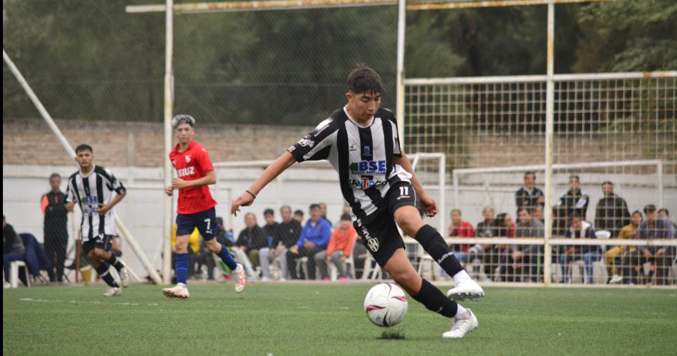 Las divisiones juveniles de Central Coacuterdoba se midieron ante Independiente