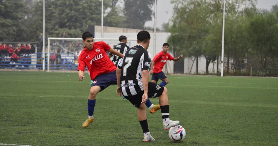Las divisiones juveniles de Central Coacuterdoba se midieron ante Independiente