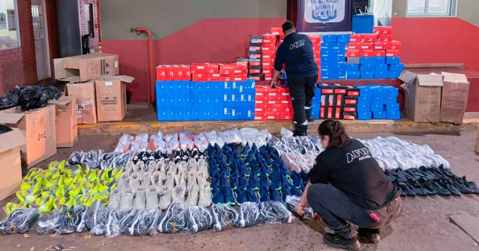 Quiso entrar al paiacutes con centenares de pares de zapatillas truchas pero lo detuvieron a tiempo