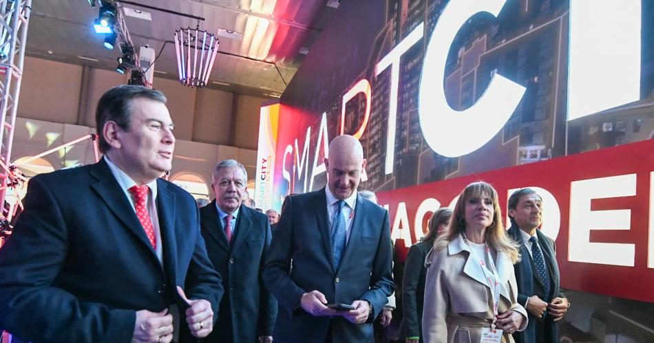 Zamora inauguroacute la tercera edicioacuten del Smart City en Santiago del Estero