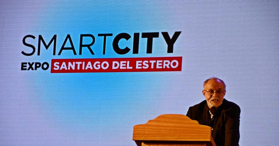 El reconocido cientiacutefico urbanista Carlos Moreno dio la uacuteltima conferencia del Smart City 2024