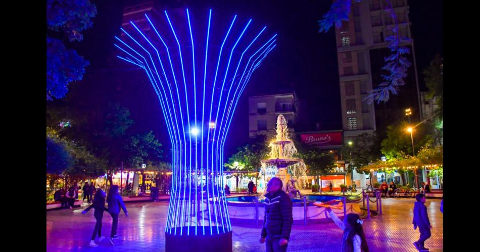 La Municipalidad habilitoacute las luces ornamentales por el mes aniversario de la ciudad