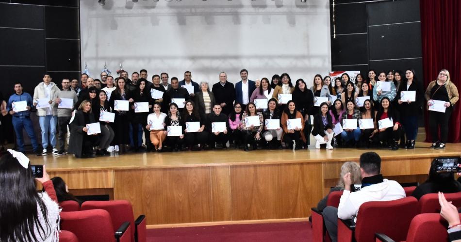 Entregaron certificados a alumnos de la Sede Universitaria Friacuteas