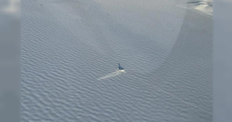 VIDEO  Un piloto aterrizoacute de emergencia en una laguna congelada de Chubut
