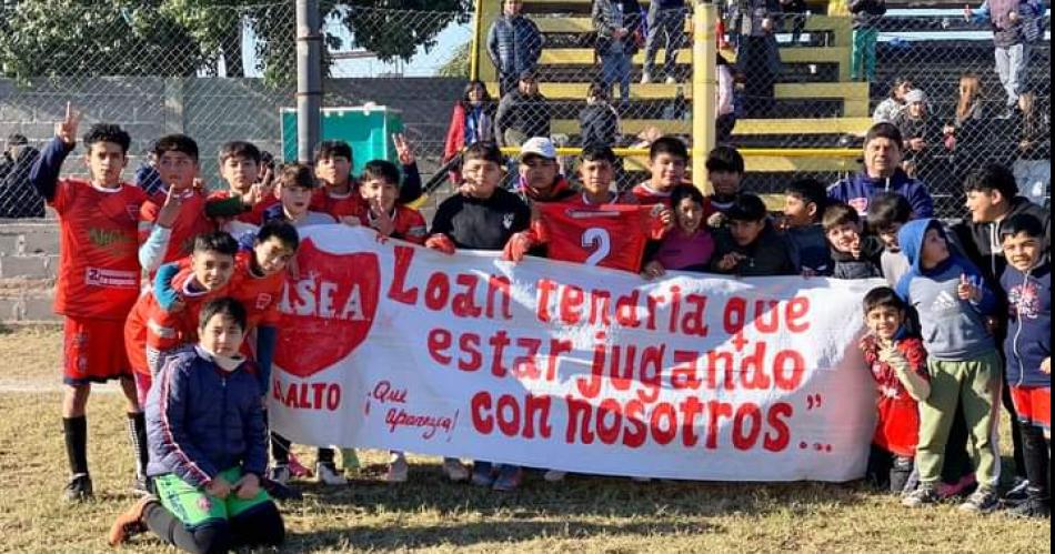 Sector el Alto presentoacute una bandera en apoyo a Loan 