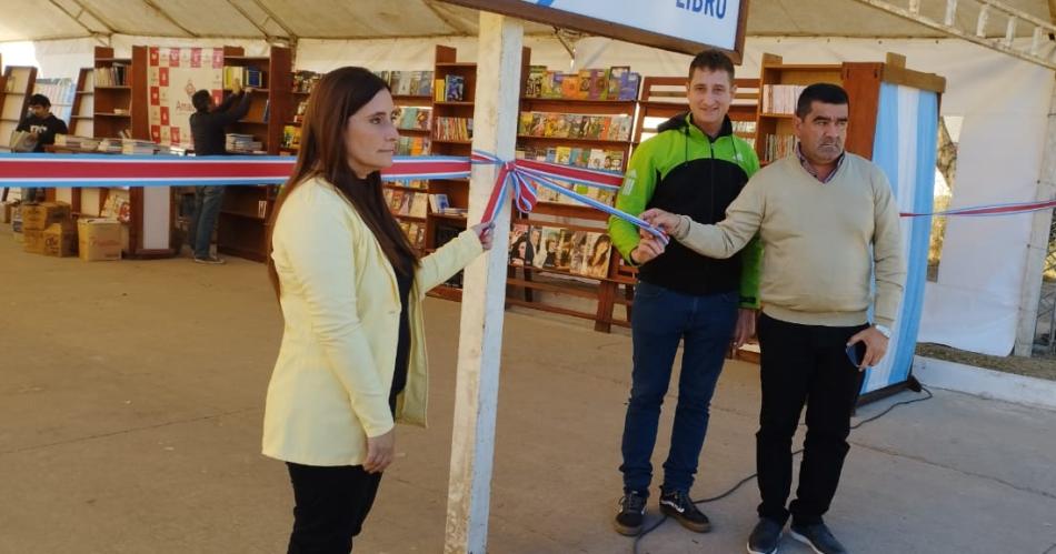 Gran inicio de la Feria del Libro en el marco de los 120 antildeos de Quimiliacute