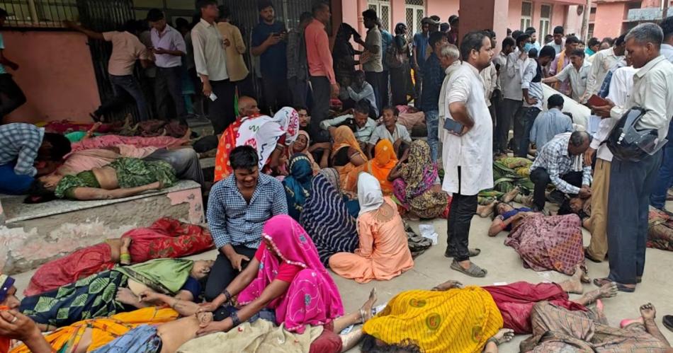 Una estampida en India provocoacute maacutes de un centenar de muertos