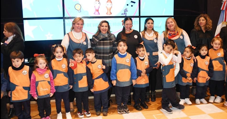 Fuentes lanzoacute el novedoso programa de juegos pre ajedreciacutesticos para los jardines de infantes municipales