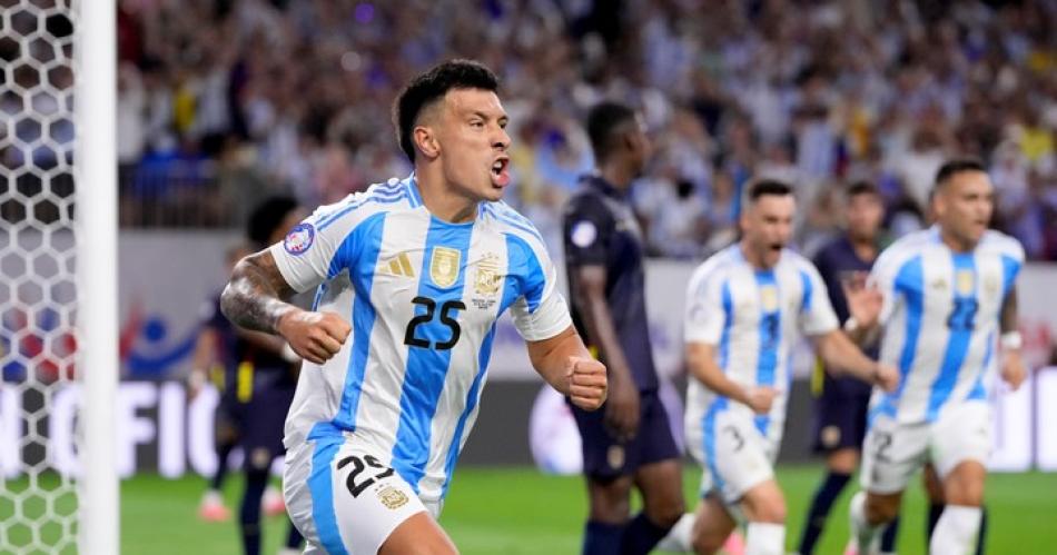 Argentina sufrioacute hasta el final derrotoacute a Ecuador por penales y pasoacute semifinales