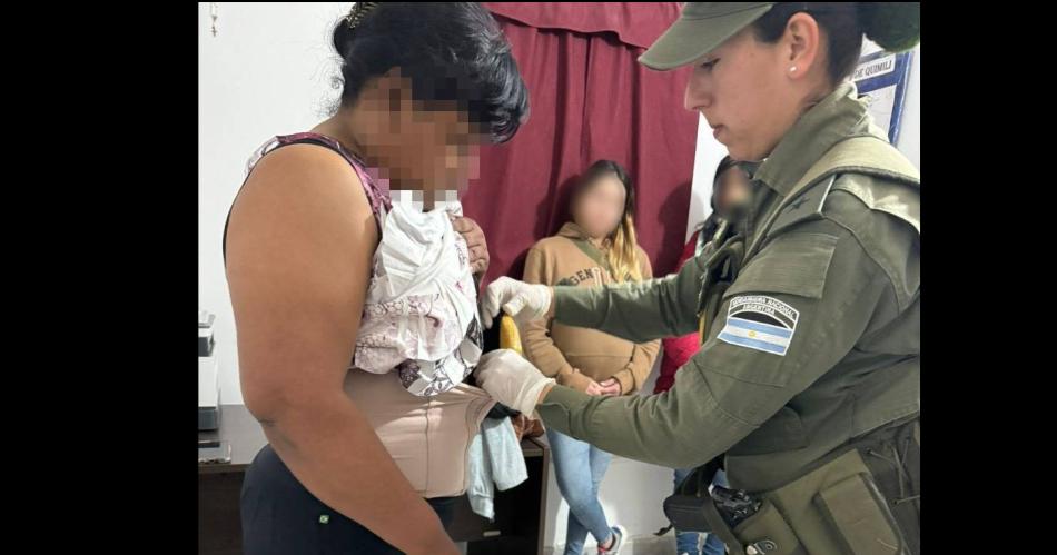 Sorprenden a bolivianas con maacutes de 6 kilos de droga adosada al cuerpo