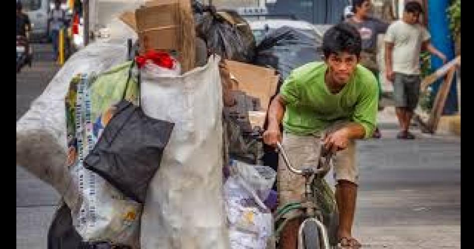 Recesioacuten nuevos pobres pobres maacutes pobres y maacutes deterioro social