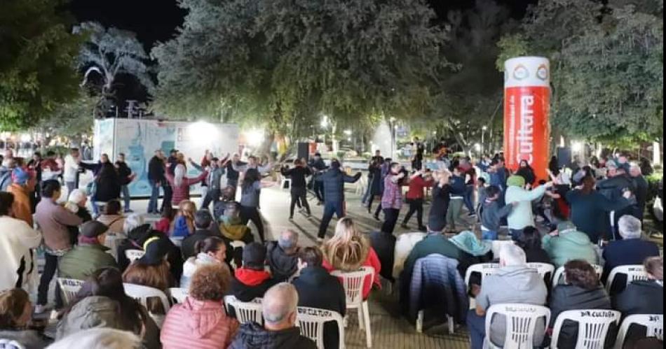 Los turistas destacaron la danza del Patio Santiaguentildeo termense